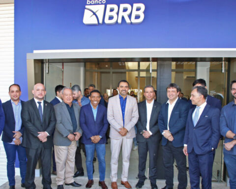 F2 Governador Wanderlei Barbosa e secretarios de Estado participam da inauguracao de agencias do BRB em Palmas Foto Marcio Vieira Governo do Tocantins 1024x585